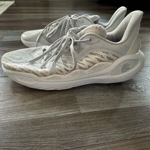 Under Armour Steph Curry Men’s Light Gray Athletic Sneakers